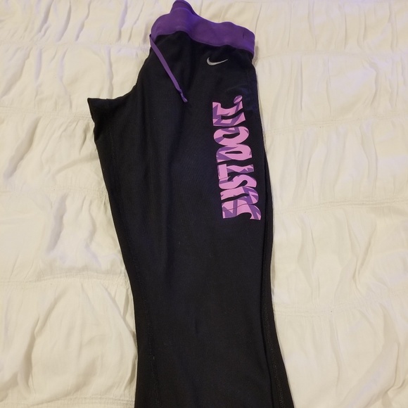 Nike crops - Picture 1 of 2